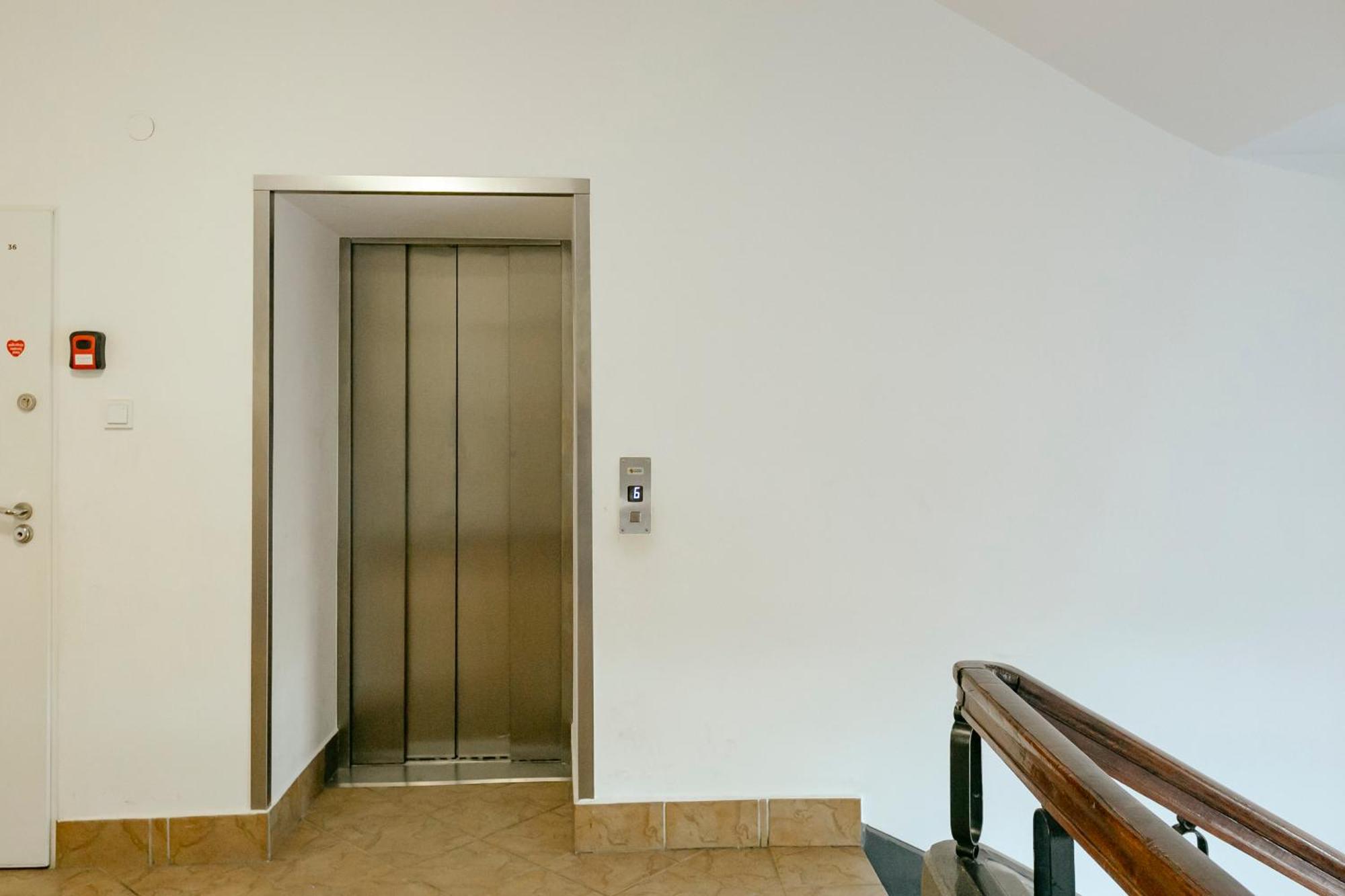 Plac Konstytucji 6 Orange - Apartament Dla 4 Osob - Bezplatny Parking - Free Parking - Piekny Widok Na Panorame Warszawy ワルシャワ エクステリア 写真