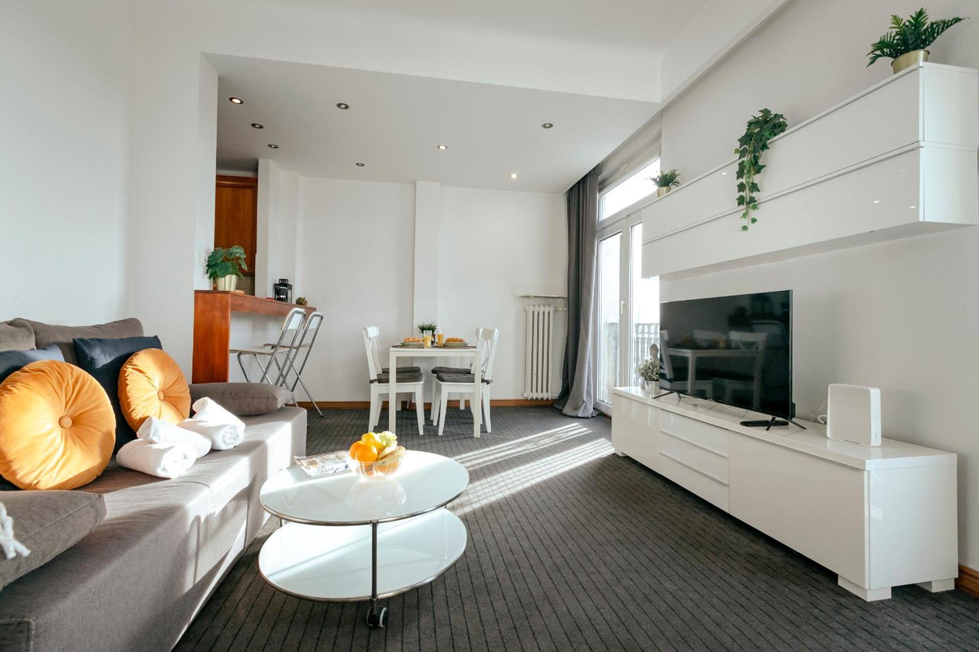 Plac Konstytucji 6 Orange - Apartament Dla 4 Osob - Bezplatny Parking - Free Parking - Piekny Widok Na Panorame Warszawy ワルシャワ エクステリア 写真