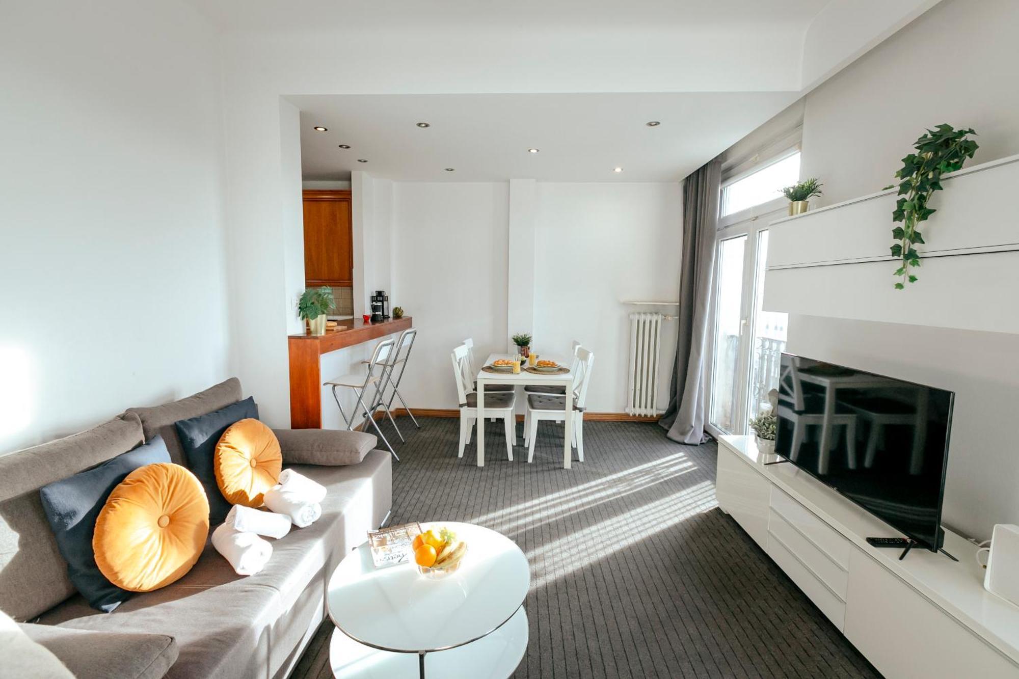 Plac Konstytucji 6 Orange - Apartament Dla 4 Osob - Bezplatny Parking - Free Parking - Piekny Widok Na Panorame Warszawy ワルシャワ エクステリア 写真